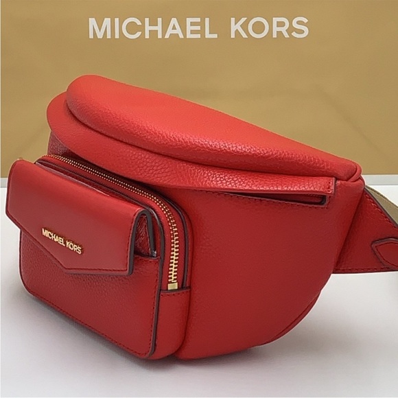 MICHAEL KORS
Maisie Large Pebbled Leather 2-in-1 Sling Pack
Bright Red - Picture 9 of 14